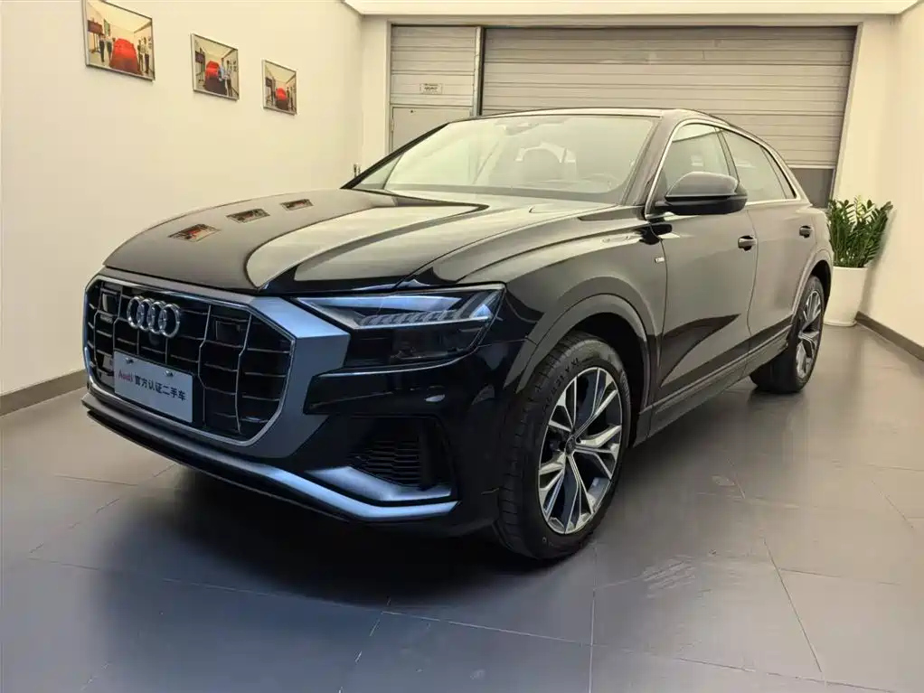 AUDI Q8 2023