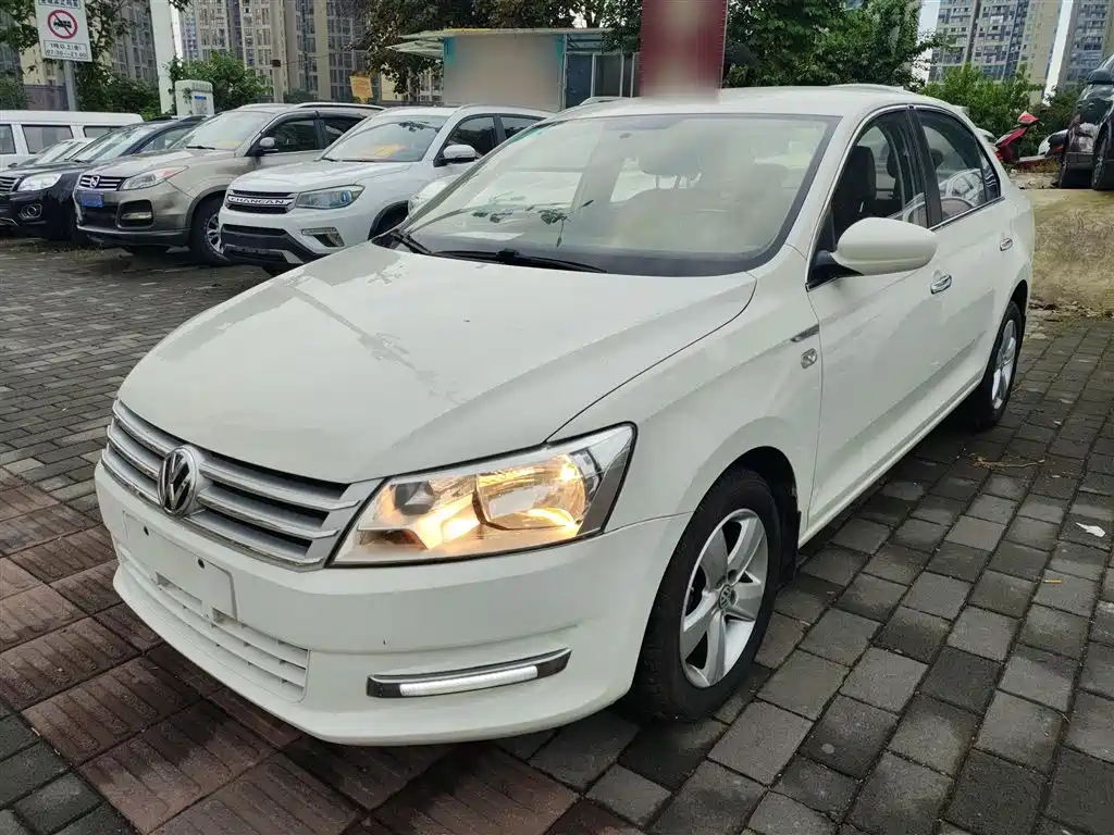 VOLKSWAGEN SANTANA 2015