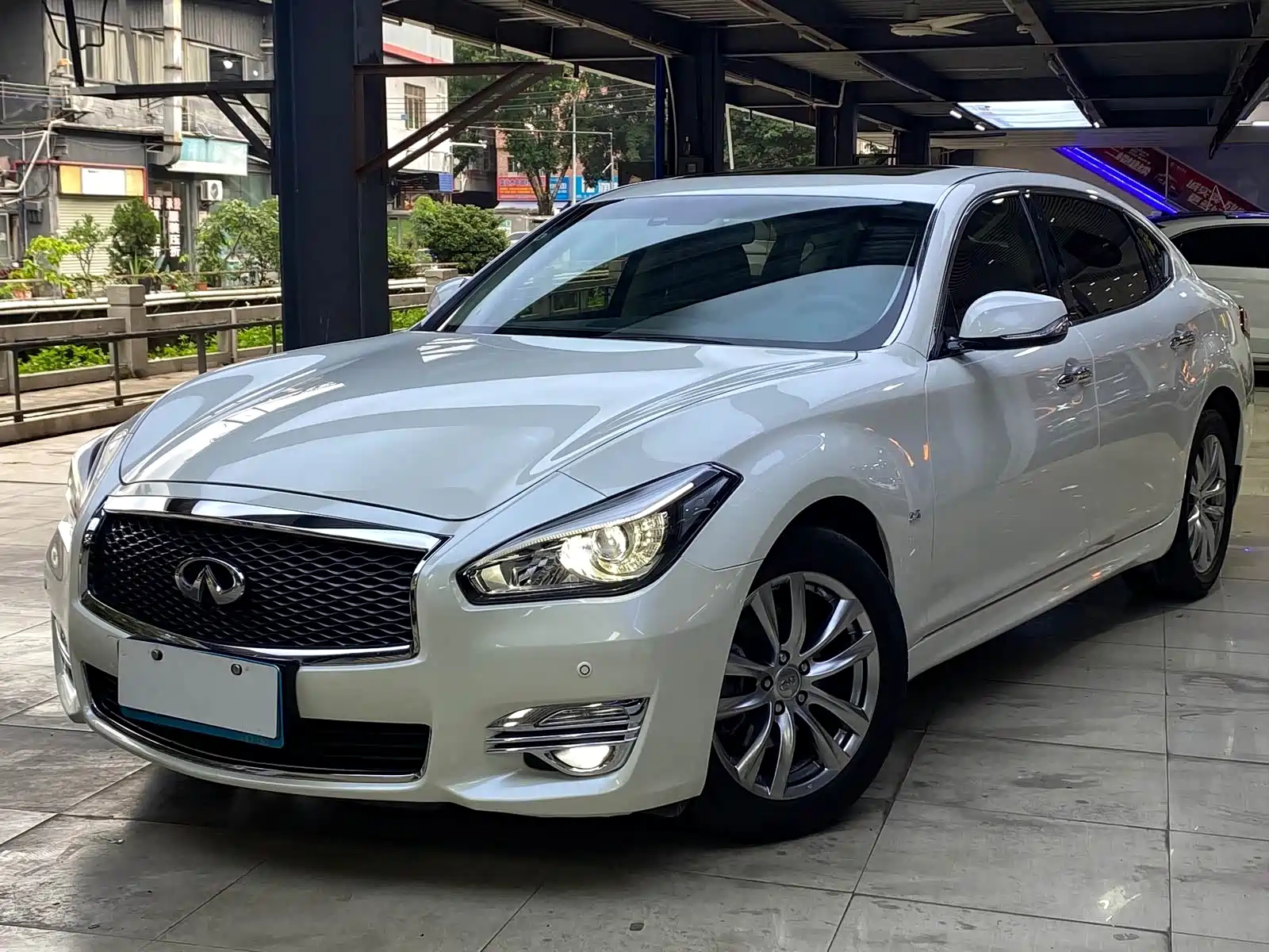 INFINITI Q70 2017