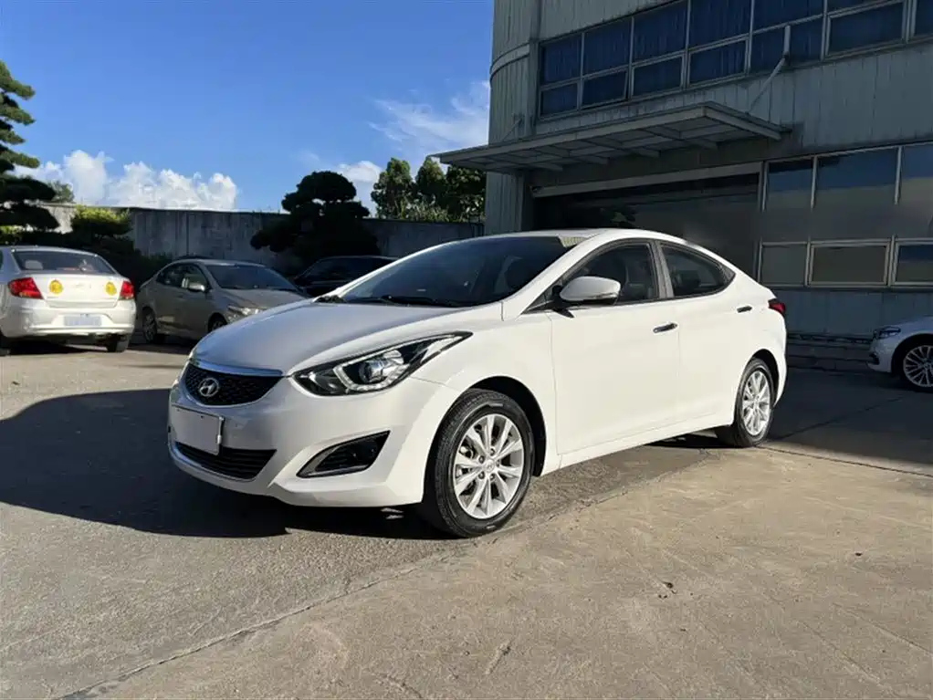 HYUNDAI ELANTRA