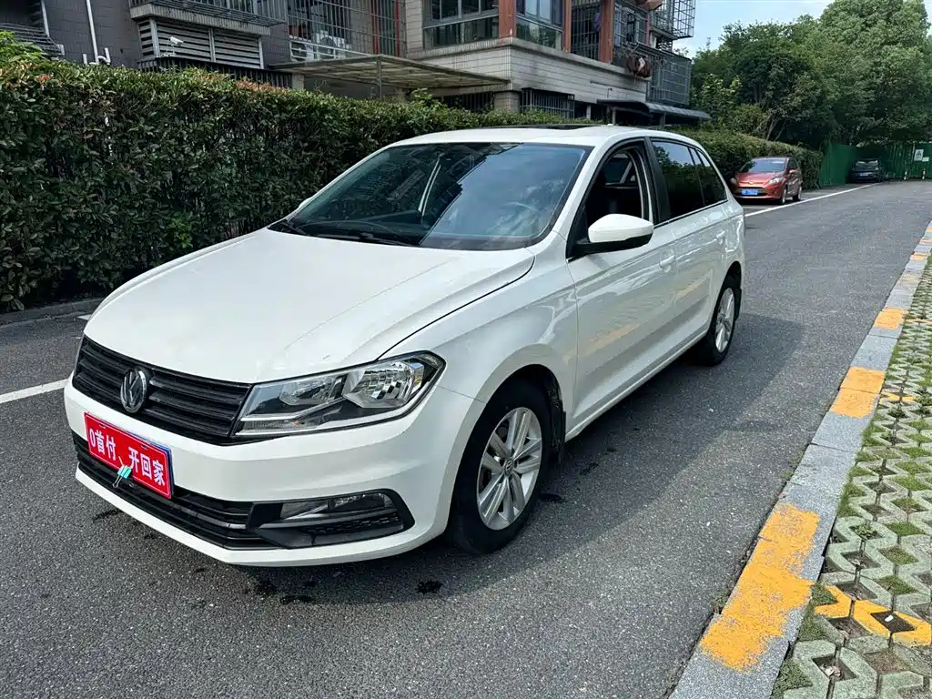 VOLKSWAGEN SANTANA 2015