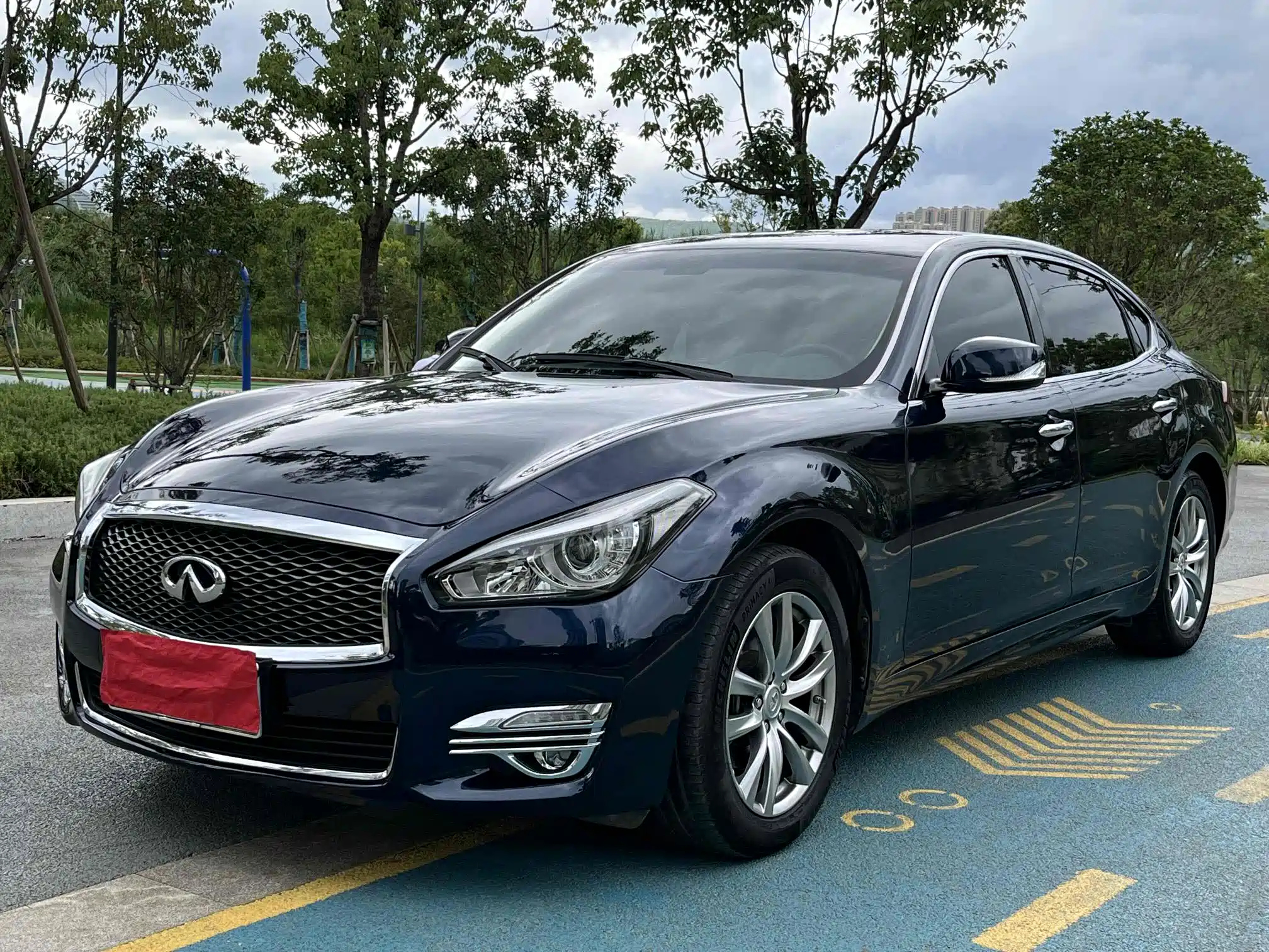 INFINITI Q70 2015