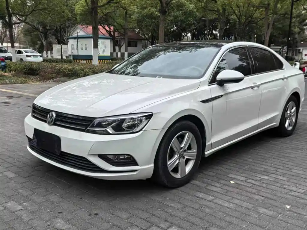 VOLKSWAGEN LAMANDO 2017