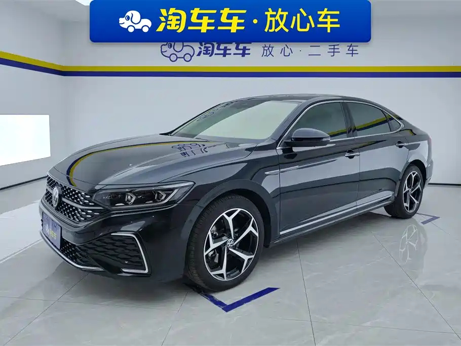 VOLKSWAGEN PASSAT 2023