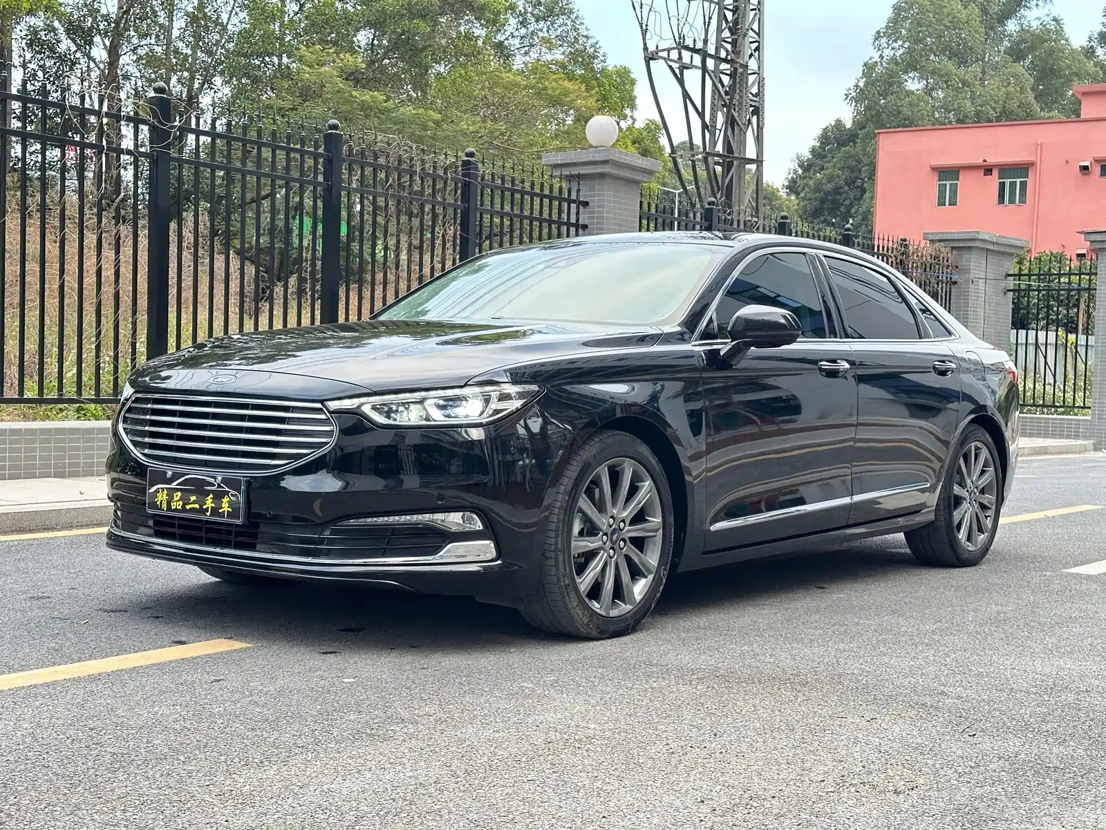 FORD TAURUS 2019