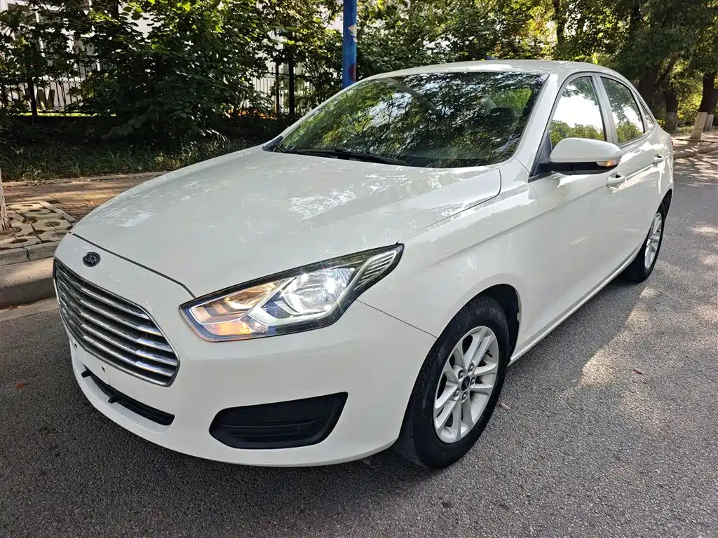 FORD ESCORT 2019