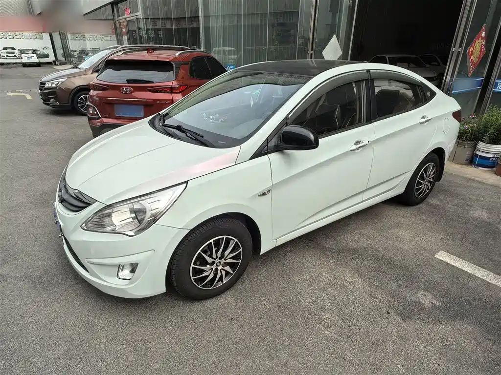 HYUNDAI RENA 2010