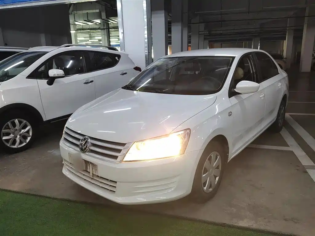 VOLKSWAGEN SANTANA 2015