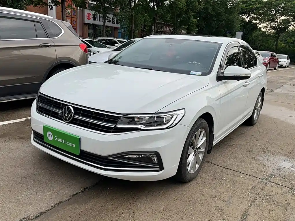 VOLKSWAGEN BORA 2021