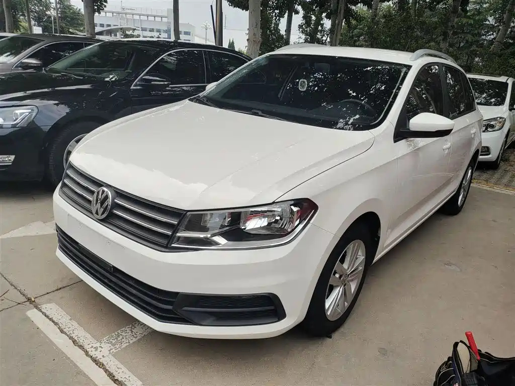 VOLKSWAGEN SANTANA 2017