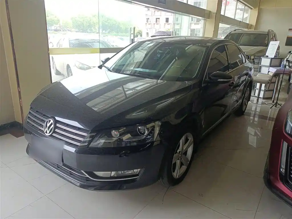 VOLKSWAGEN PASSAT 2014