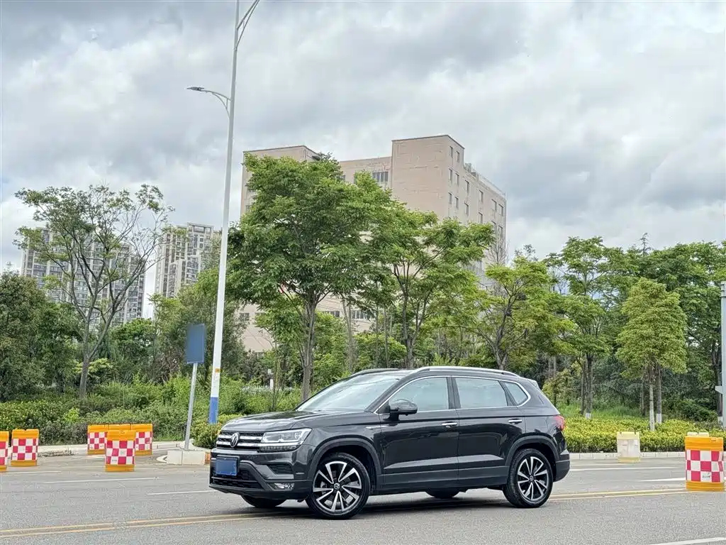 VOLKSWAGEN THARU 2022