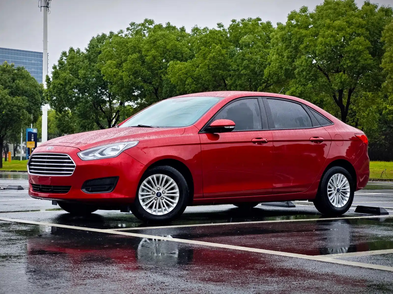 FORD ESCORT 2017