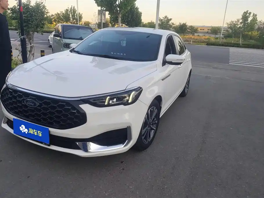 FORD ESCORT 2021