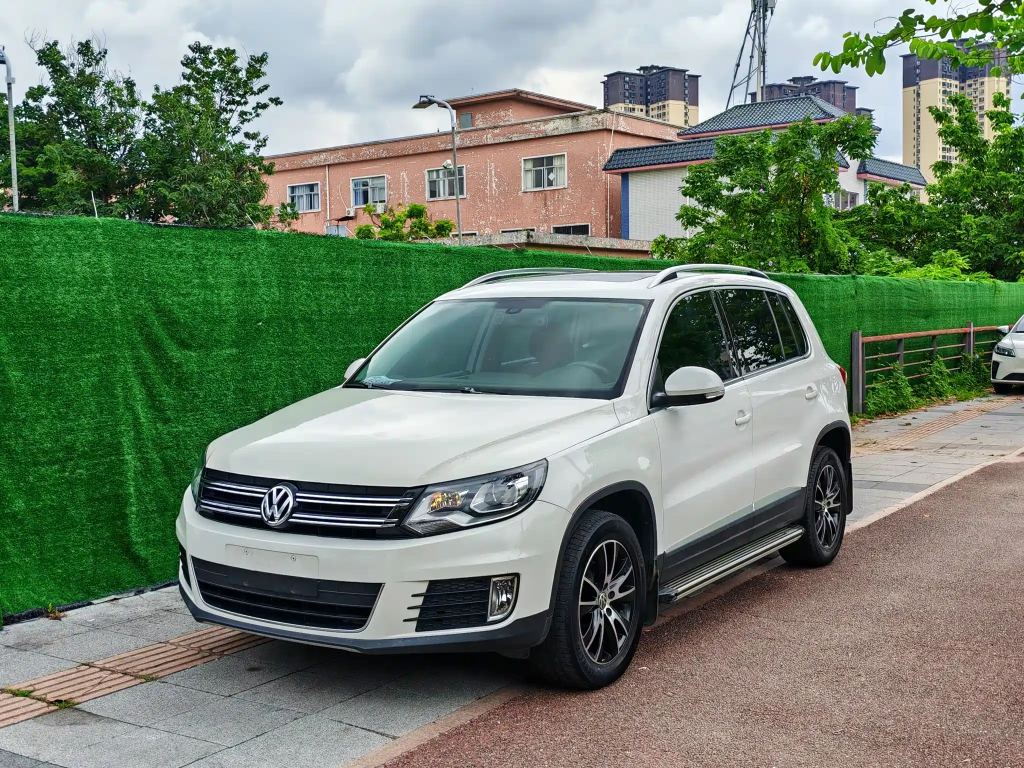 VOLKSWAGEN TIGUAN 2015