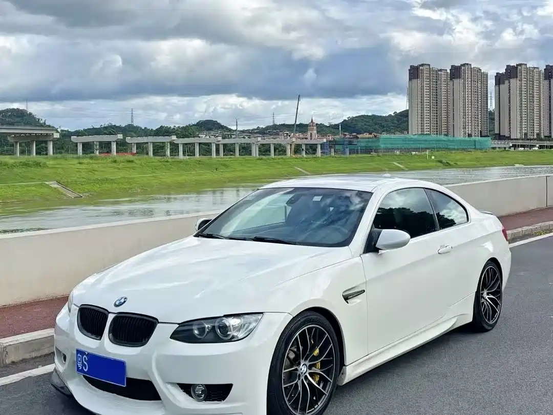 BMW 3-SERIES IMPORT 2011