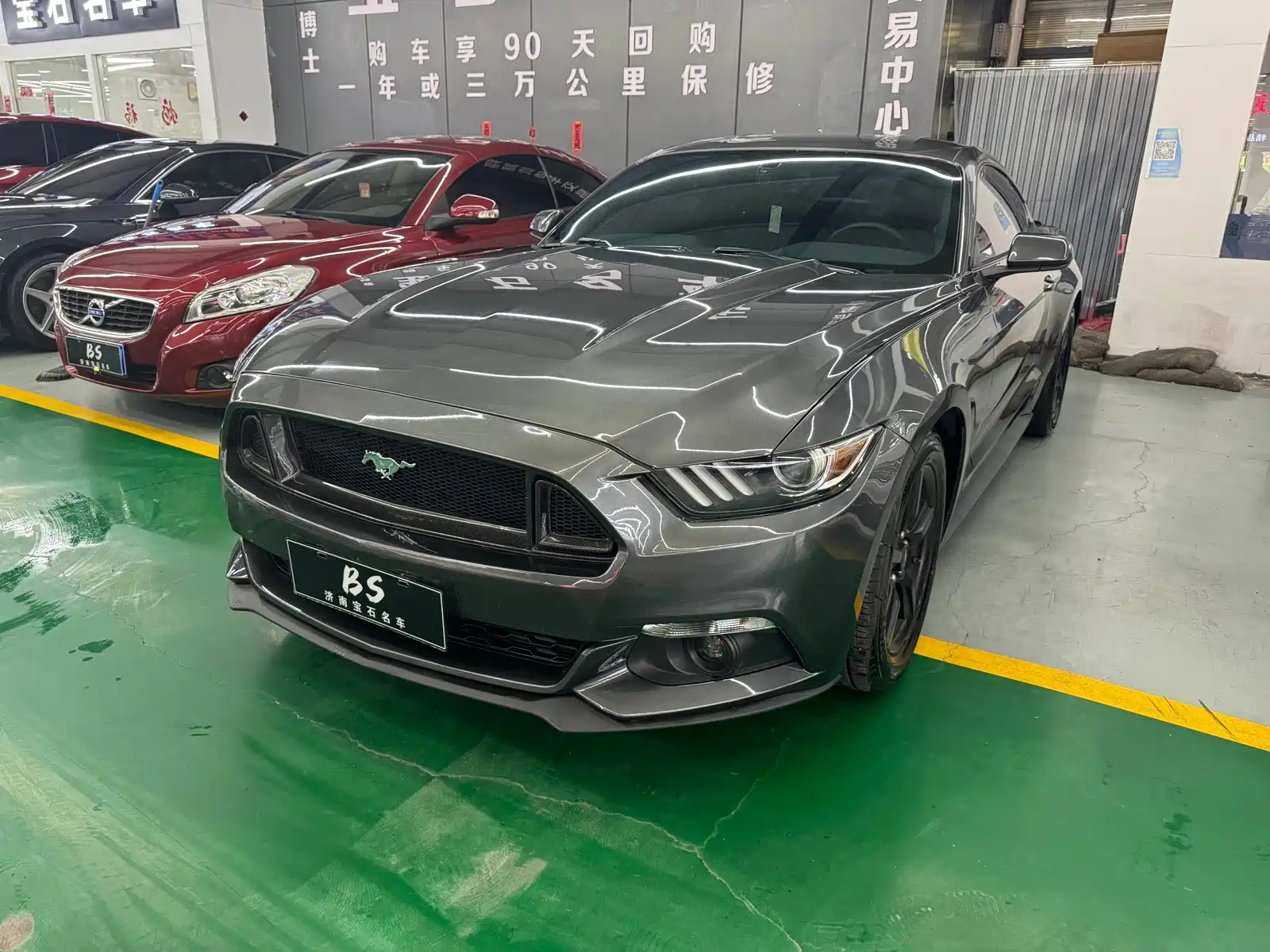 FORD MUSTANG