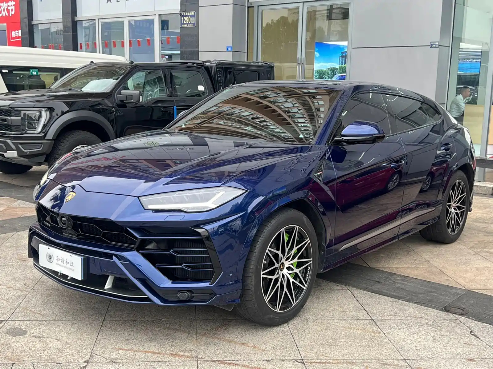 LAMBORGHINI URUS 2021