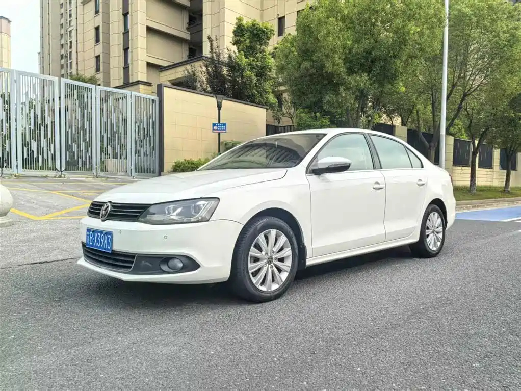 VOLKSWAGEN SAGITAR 2014
