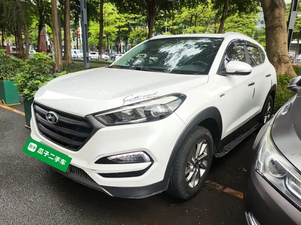 HYUNDAI TUCSON 2015