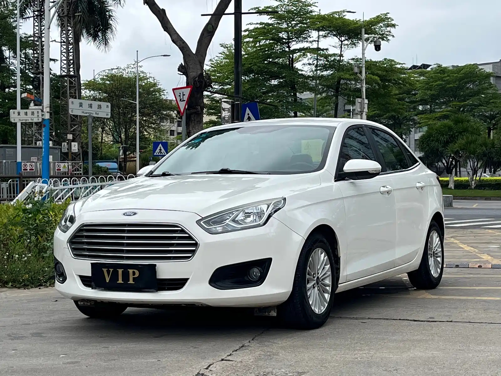 FORD ESCORT 2017