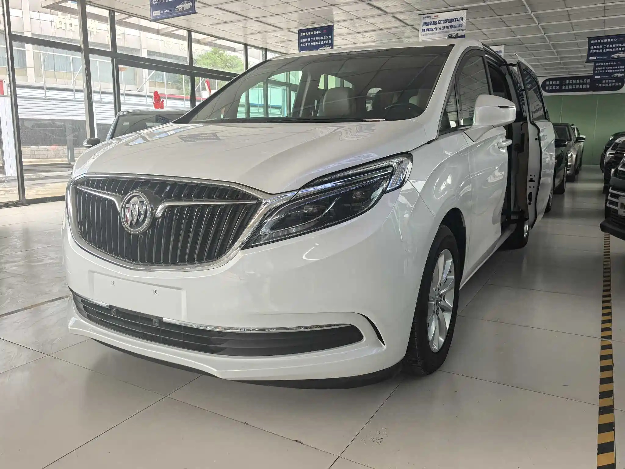 BUICK GL8 2017