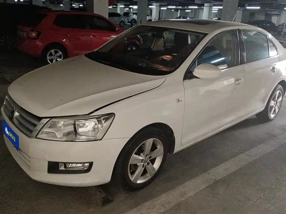 VOLKSWAGEN SANTANA 2015
