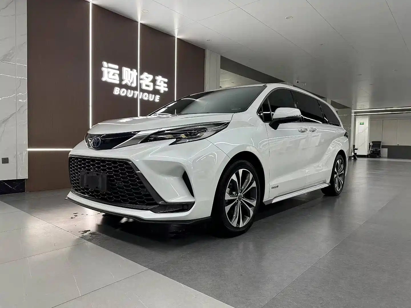 TOYOTA GRANVIA 2023