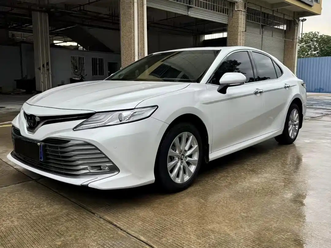 TOYOTA CAMRY 2019
