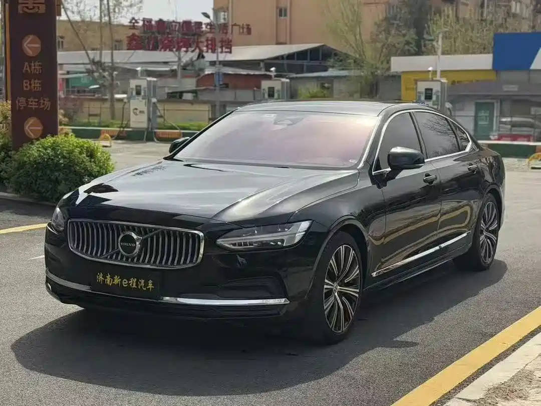 VOLVO S90 2023