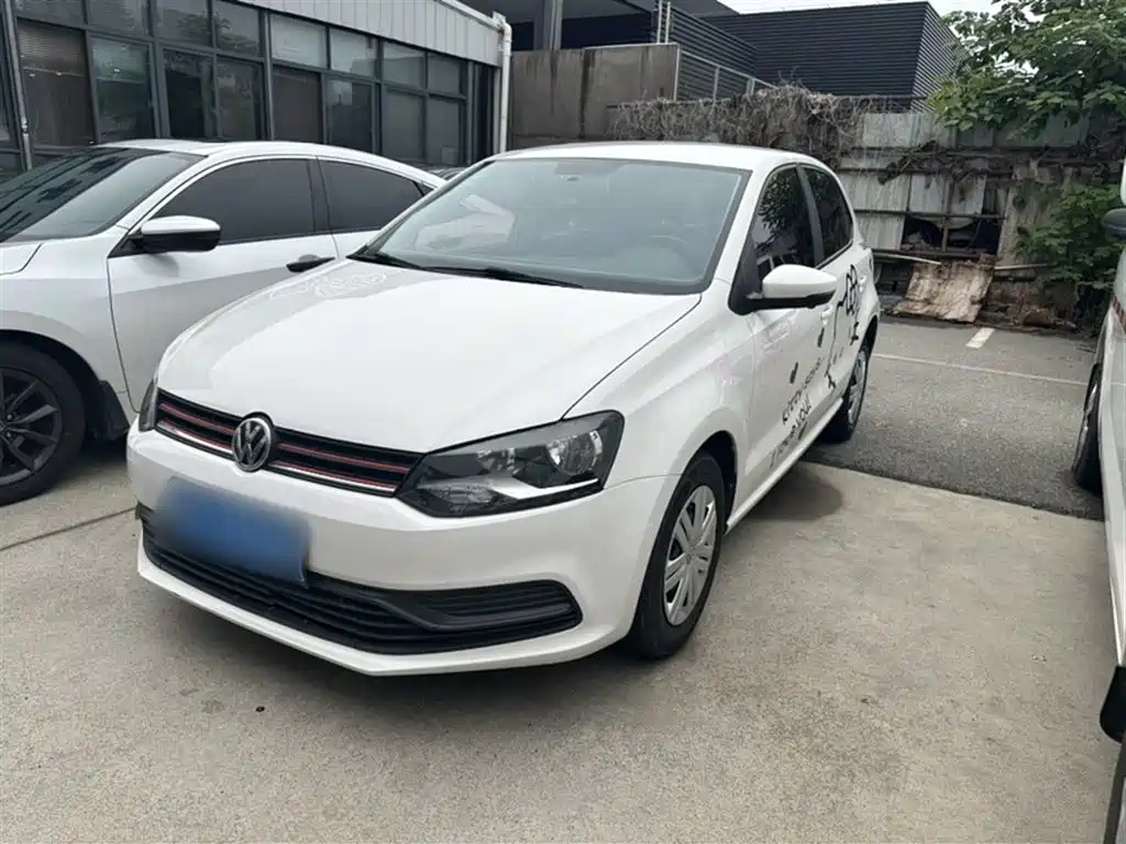 VOLKSWAGEN POLO 2016
