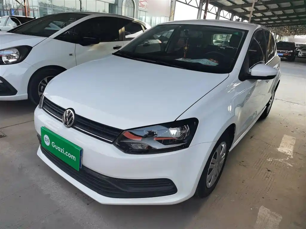 VOLKSWAGEN POLO 2016
