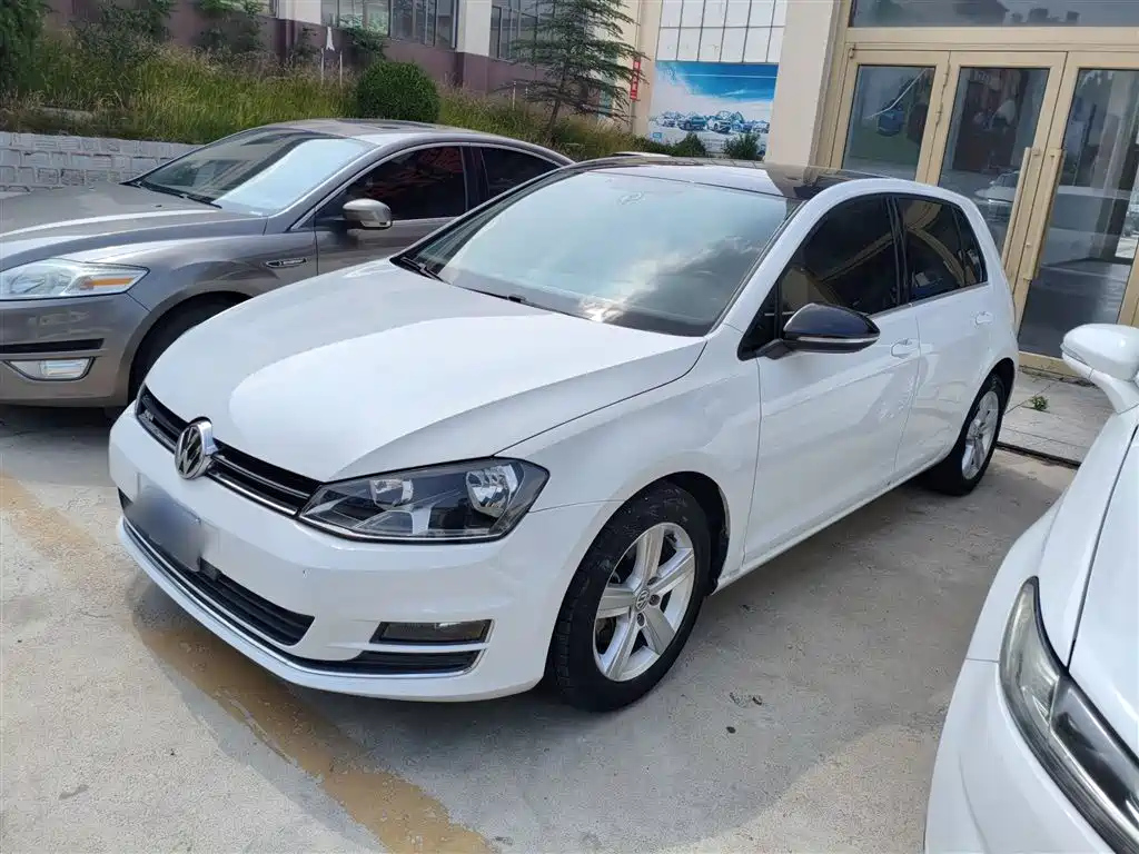 VOLKSWAGEN GOLF 2015