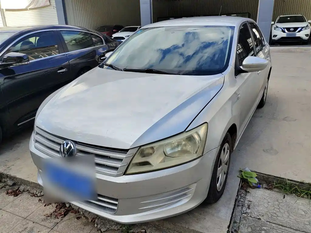 VOLKSWAGEN SANTANA 2013