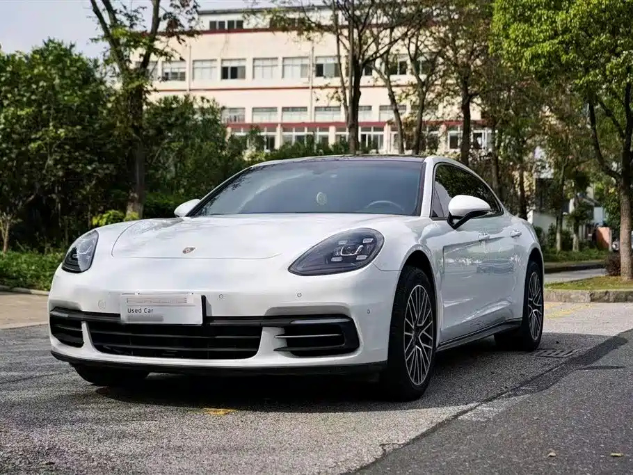 PORSCHE PANAMERA 2017