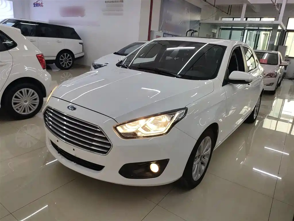FORD ESCORT 2017