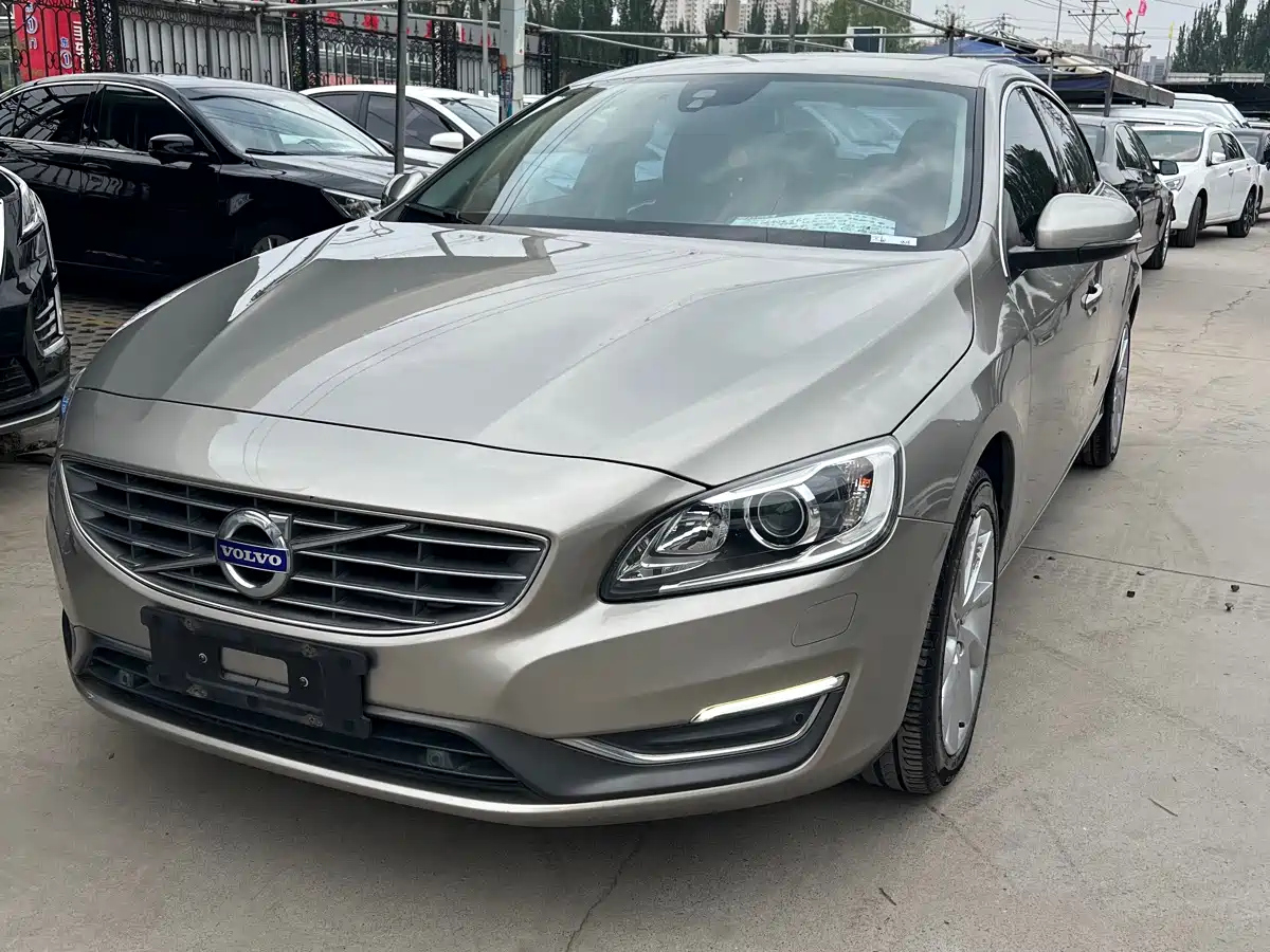 VOLVO S60 2016