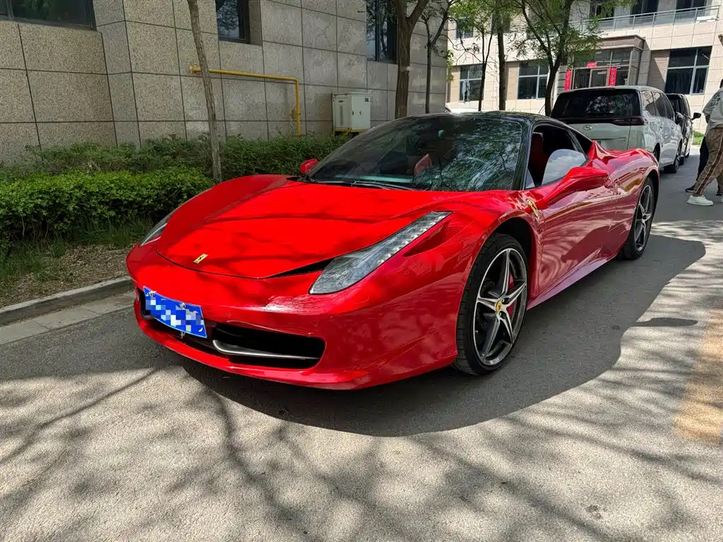 FERRARI 458