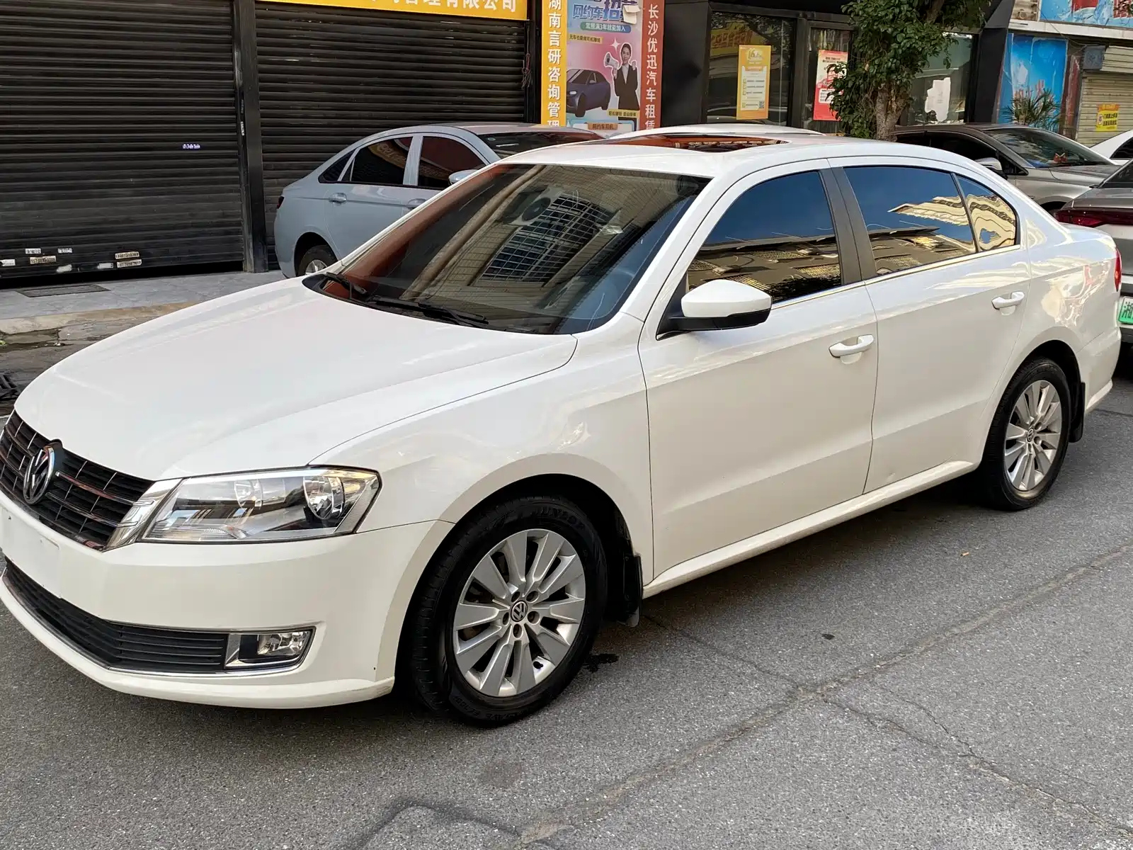 VOLKSWAGEN LAVIDA 2013