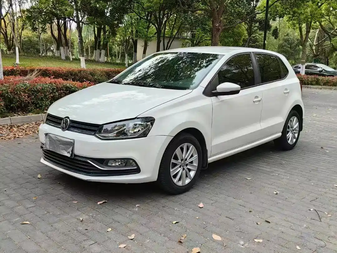 VOLKSWAGEN POLO 2016