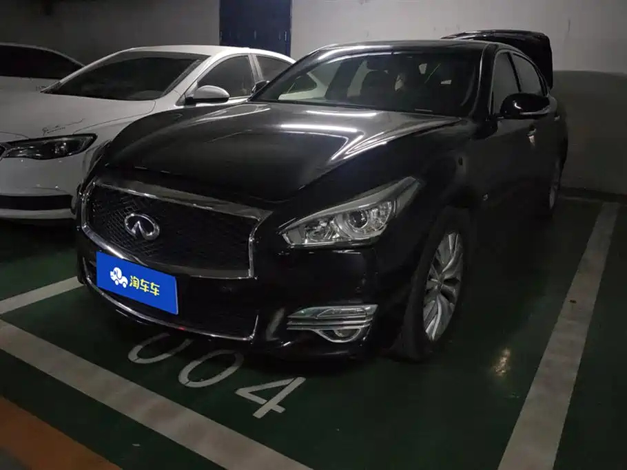 INFINITI Q70 2017