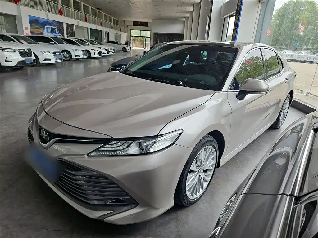 TOYOTA CAMRY 2019
