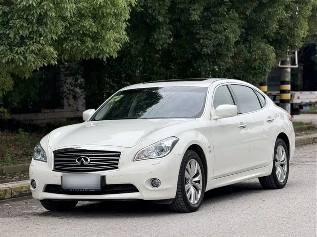 INFINITI Q70 2013