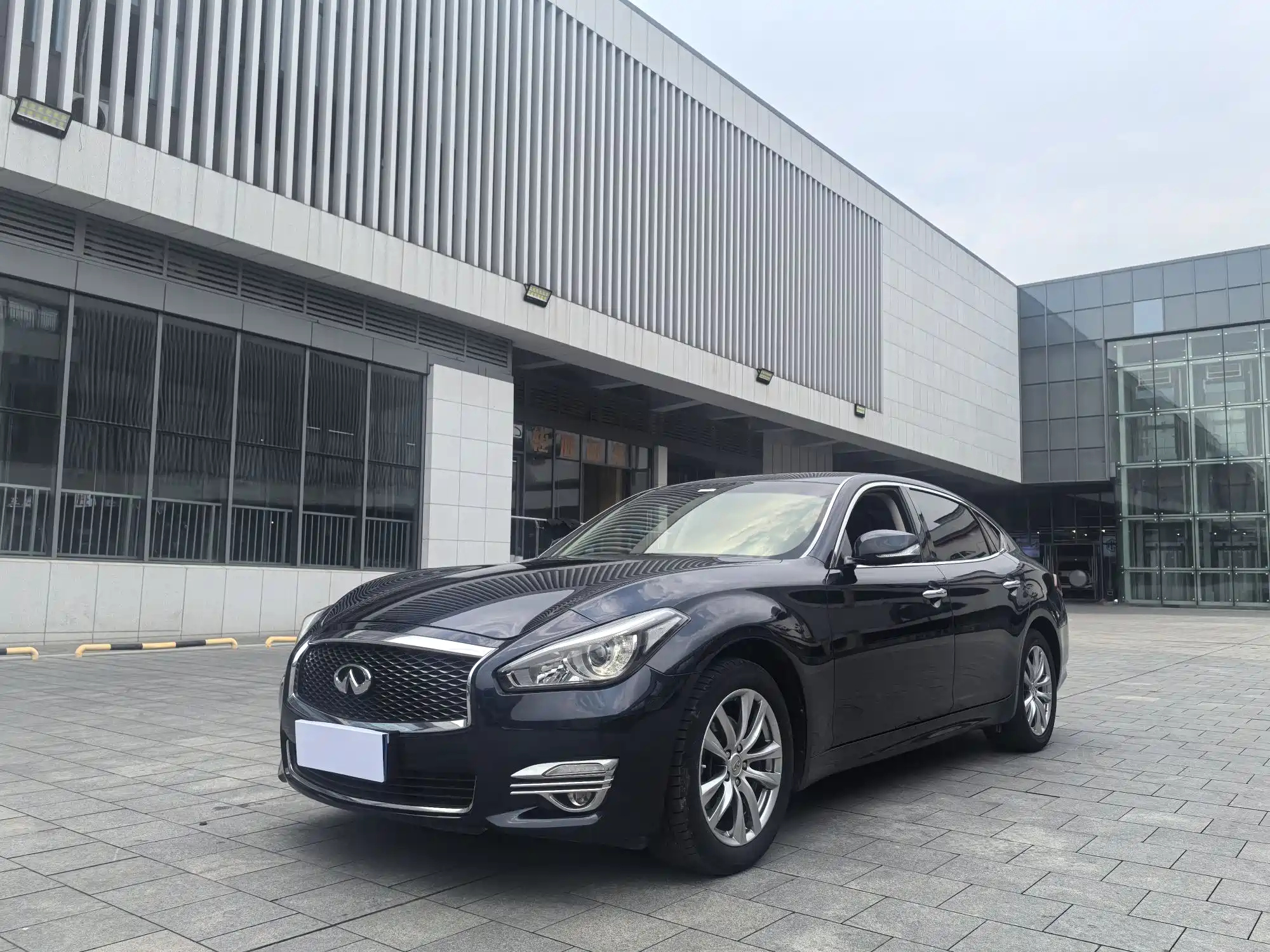 INFINITI Q70 2017