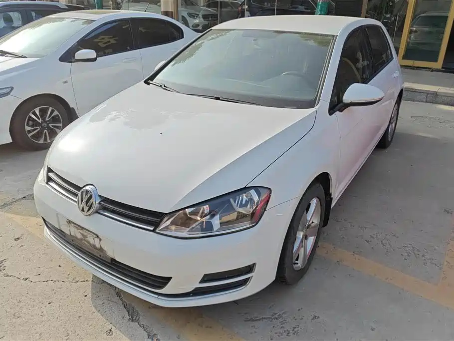 VOLKSWAGEN GOLF 2015