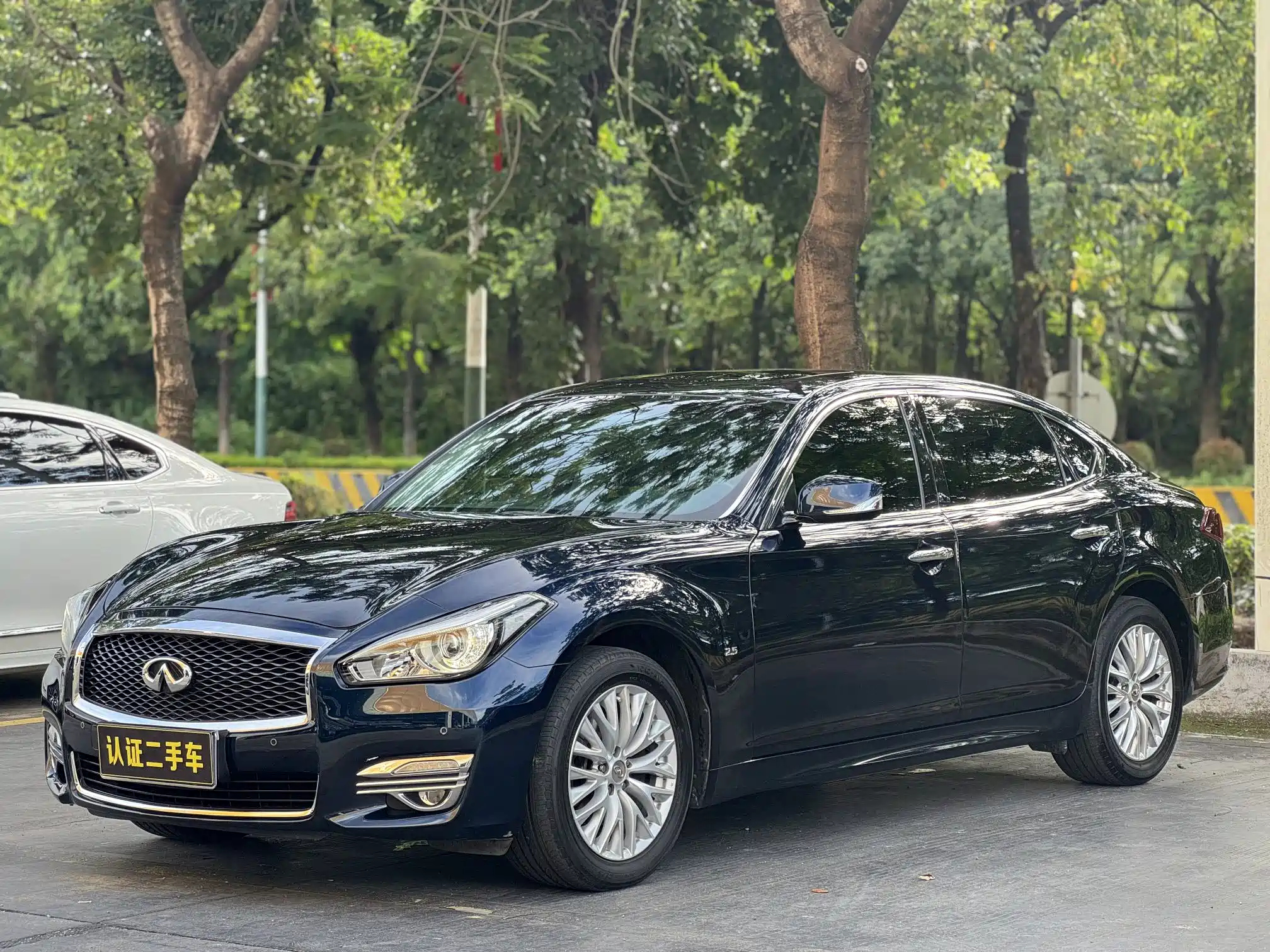 INFINITI Q70 2015