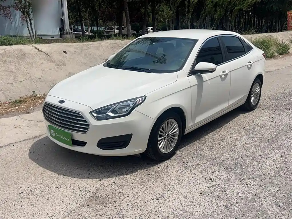 FORD ESCORT 2017