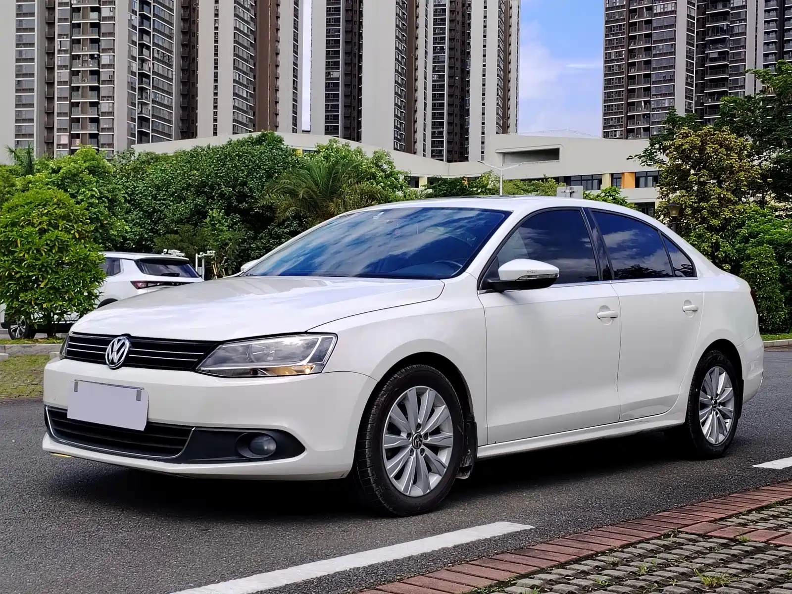 VOLKSWAGEN SAGITAR 2015