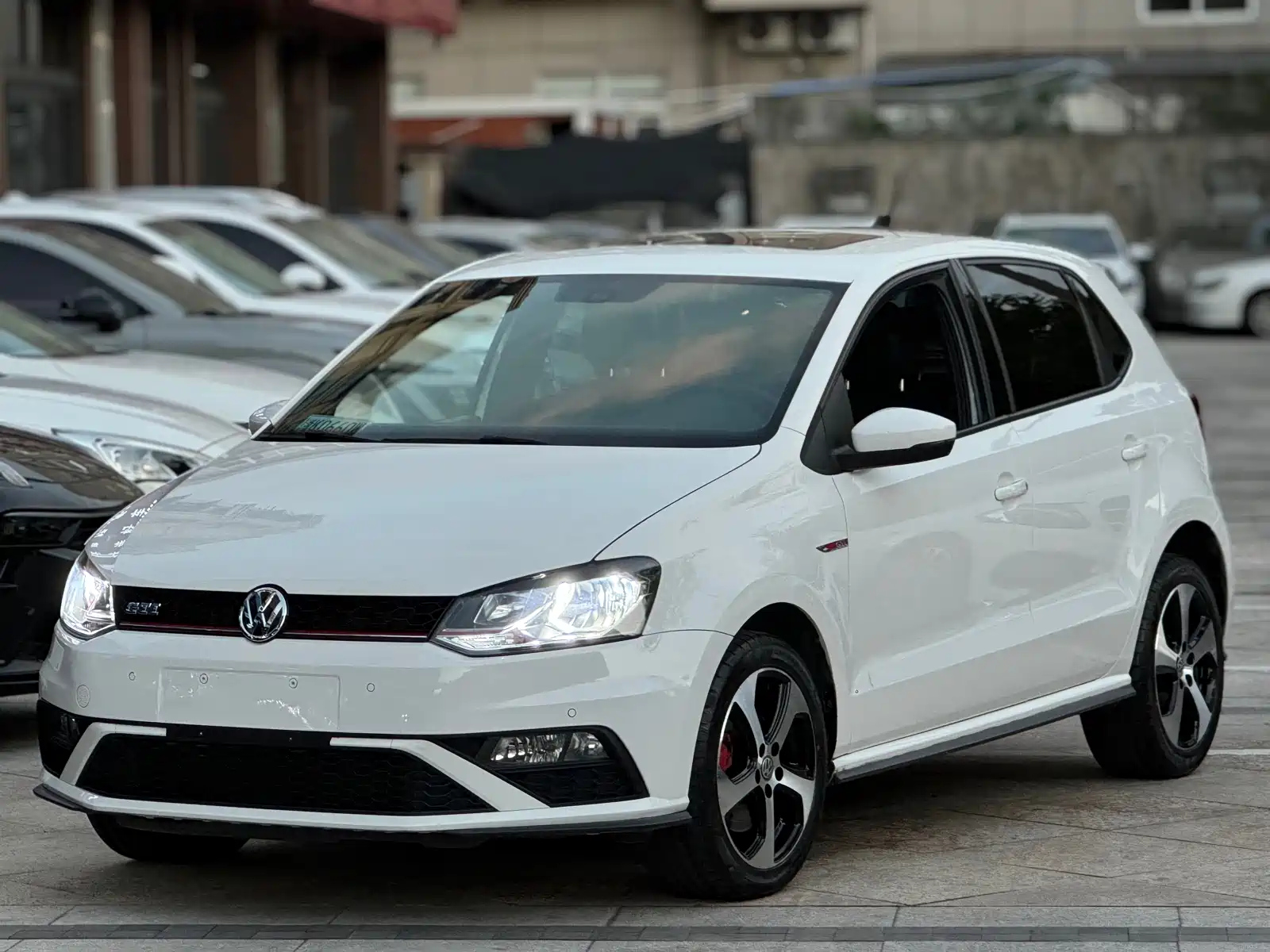 VOLKSWAGEN POLO 2015