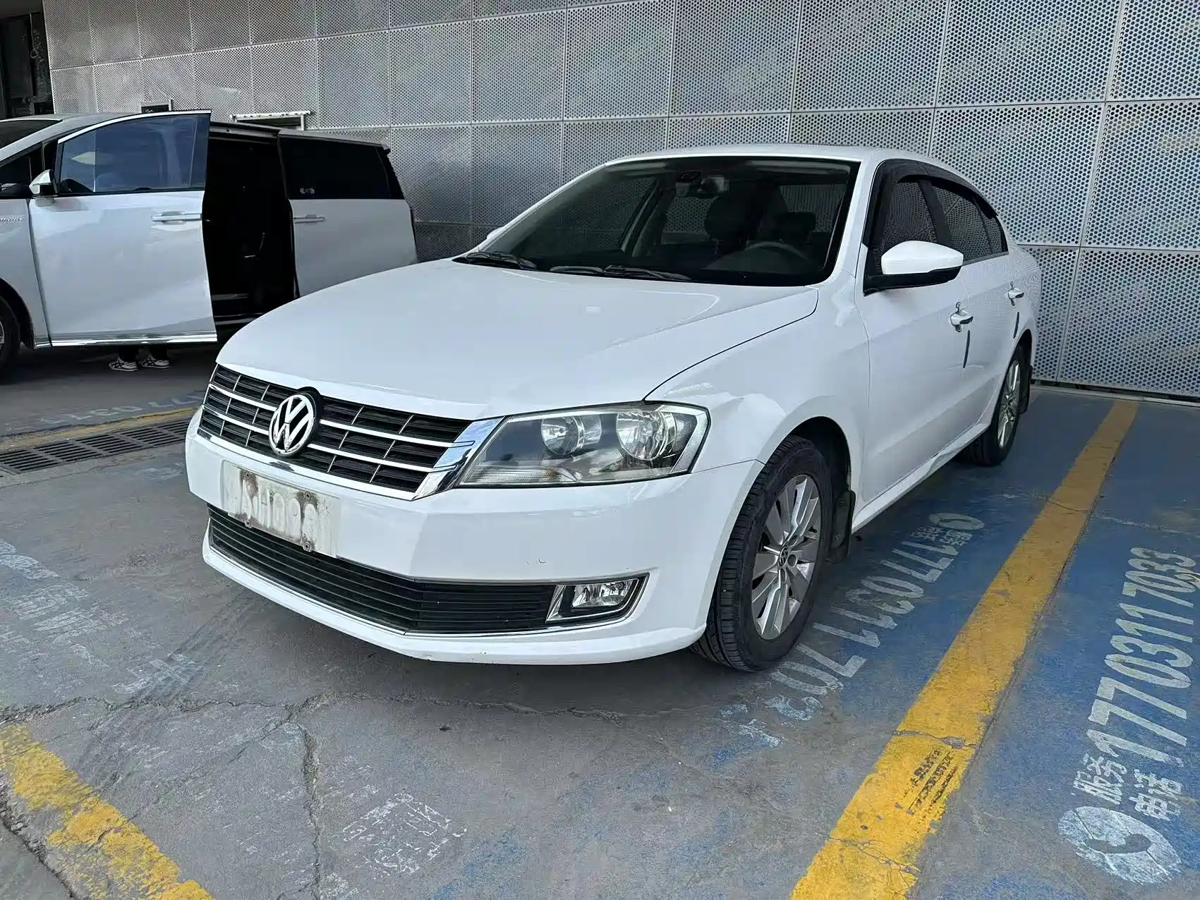 VOLKSWAGEN LAVIDA 2013